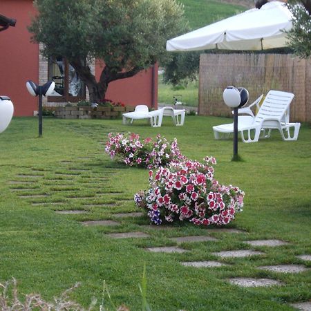 Agriturismo Il Borgo Degli Ulivi Roseto Degli Abruzzi Exterior photo