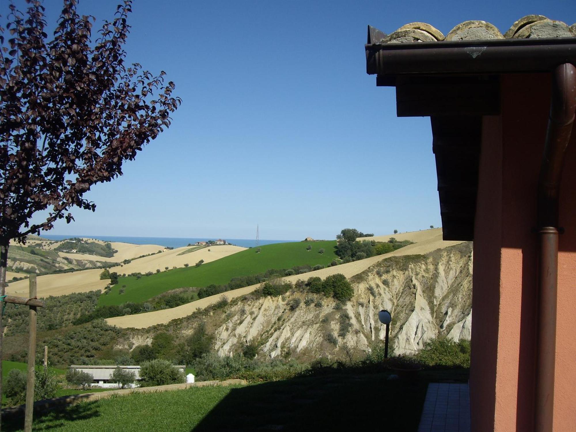 Agriturismo Il Borgo Degli Ulivi Roseto Degli Abruzzi Exterior photo