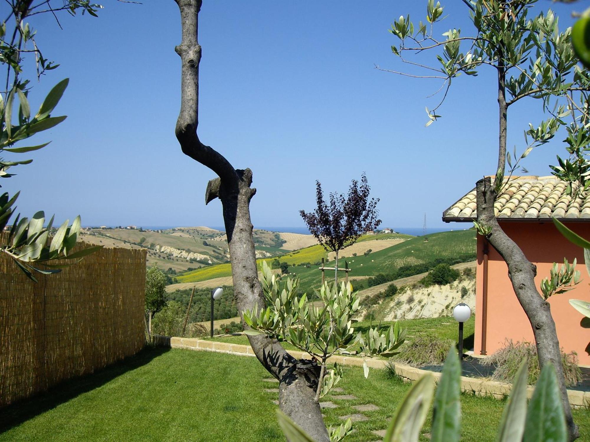 Agriturismo Il Borgo Degli Ulivi Roseto Degli Abruzzi Exterior photo