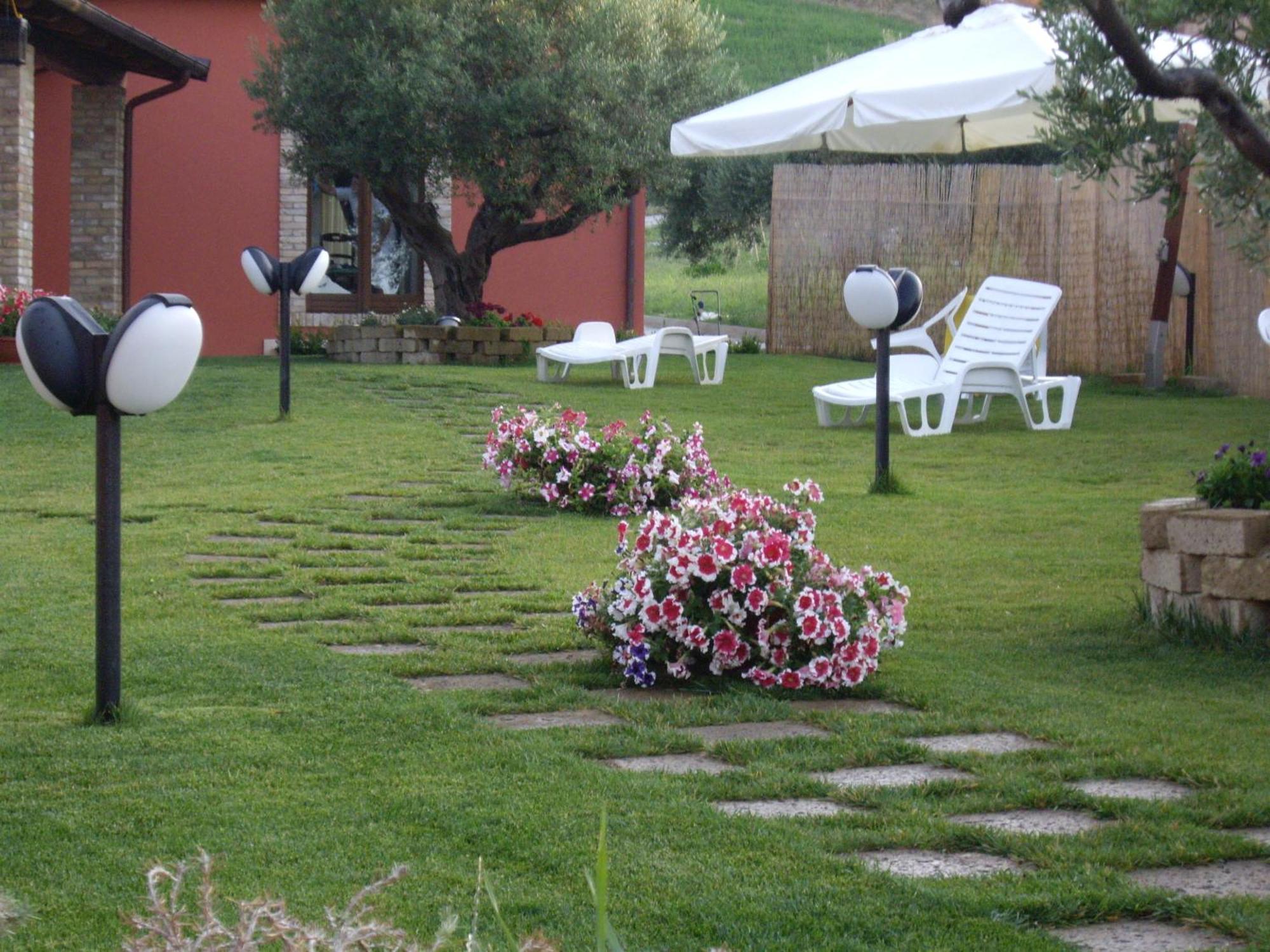 Agriturismo Il Borgo Degli Ulivi Roseto Degli Abruzzi Exterior photo
